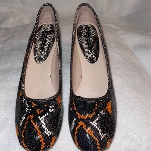ZARA BASIC SIZE 41/10US SNAKESKIN LOW HEELED PUMP